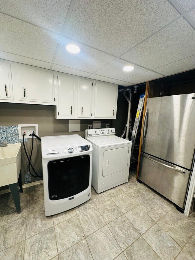 Building Photo - 2062 Danbury Pl