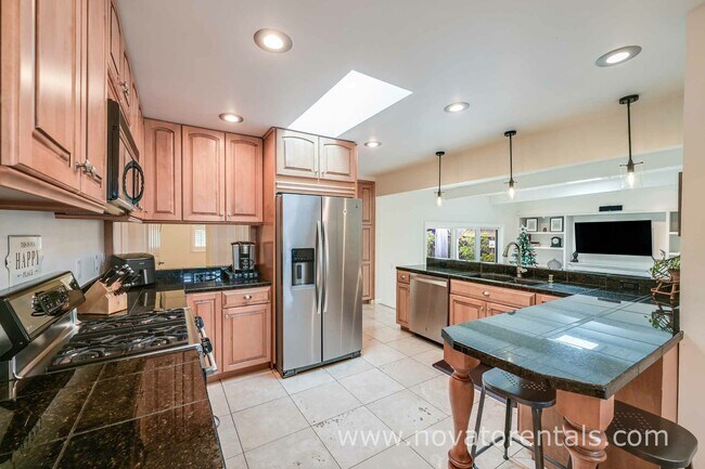 Building Photo - 44 Trish Dr