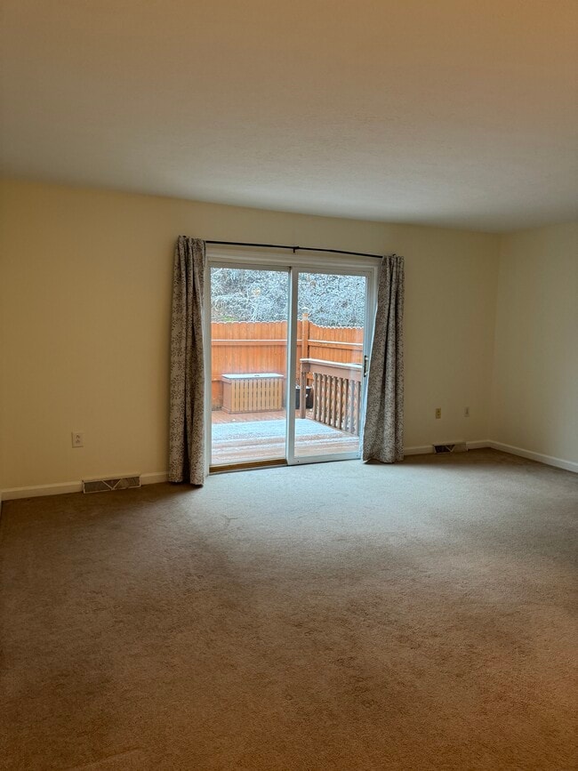 Building Photo - 159 Londonderry Dr