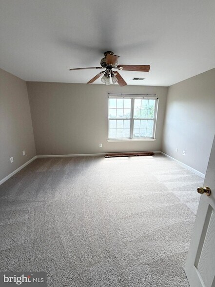 Building Photo - 565 Tuliptree Square NE