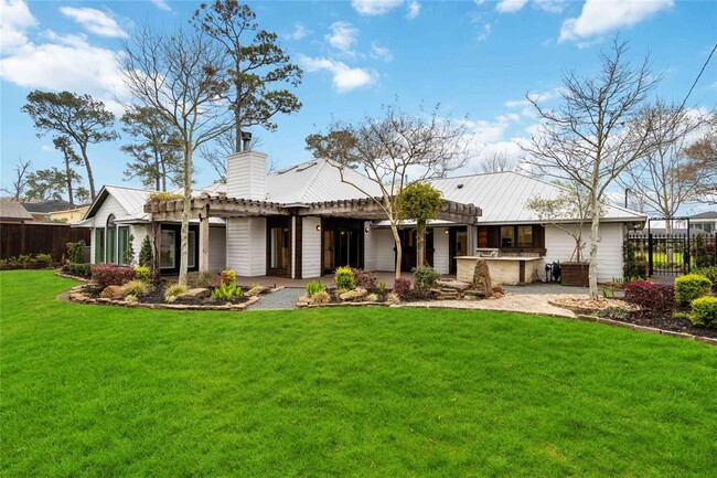 Building Photo - 4031 Fernwood Dr