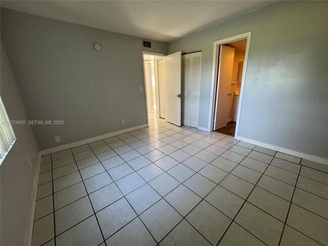 Building Photo - 11512 Royal Palm Blvd