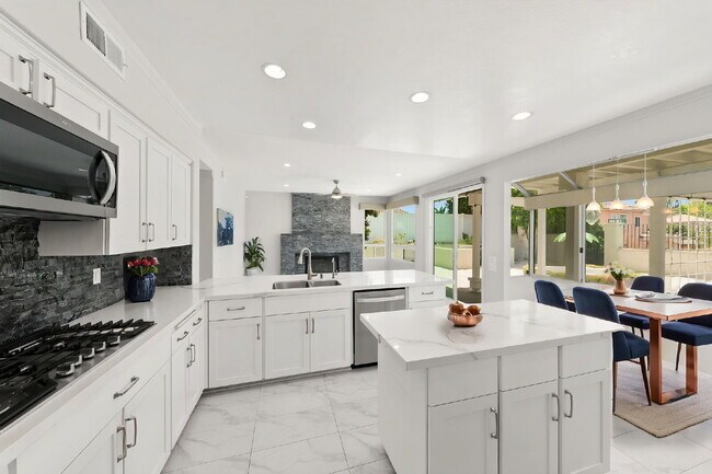 Building Photo - Stunning 4BR + Office/Den, 3BA View Home with 3-Car Garage!
