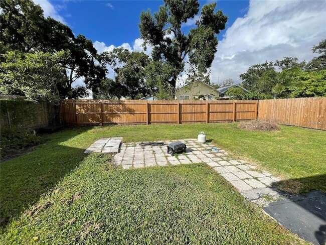 Building Photo - 2312 E 9th Ave