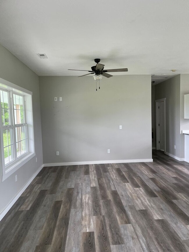 Building Photo - Country house retreat on 10 fenced acres for a hobby farm