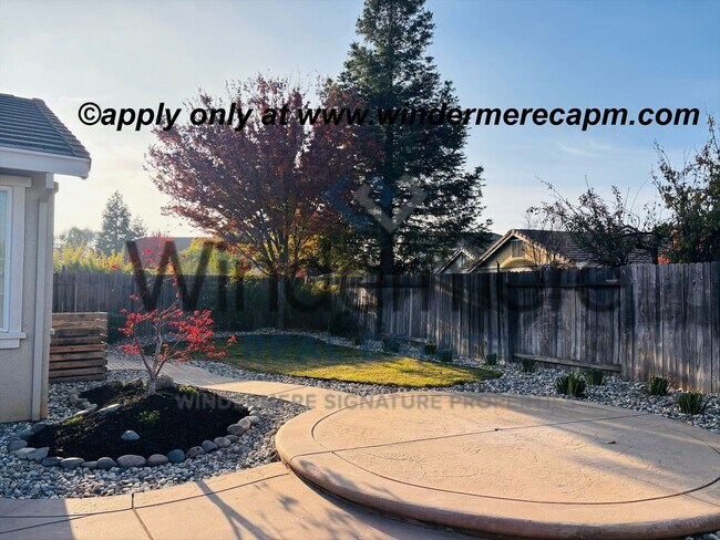 Building Photo - Bright & Stylish Entertainer's Retreat! Single story 3 bed- Plus Bonus Room!!