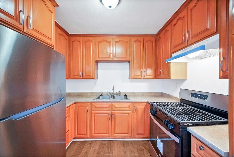 Building Photo - 2458 Normandie Ave