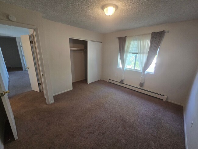 Building Photo - 4740 Scenic Cir