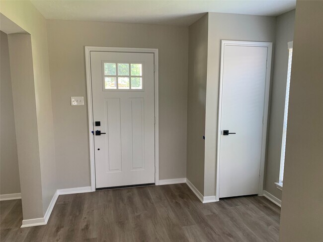 Building Photo - 22718 Tara Way Dr