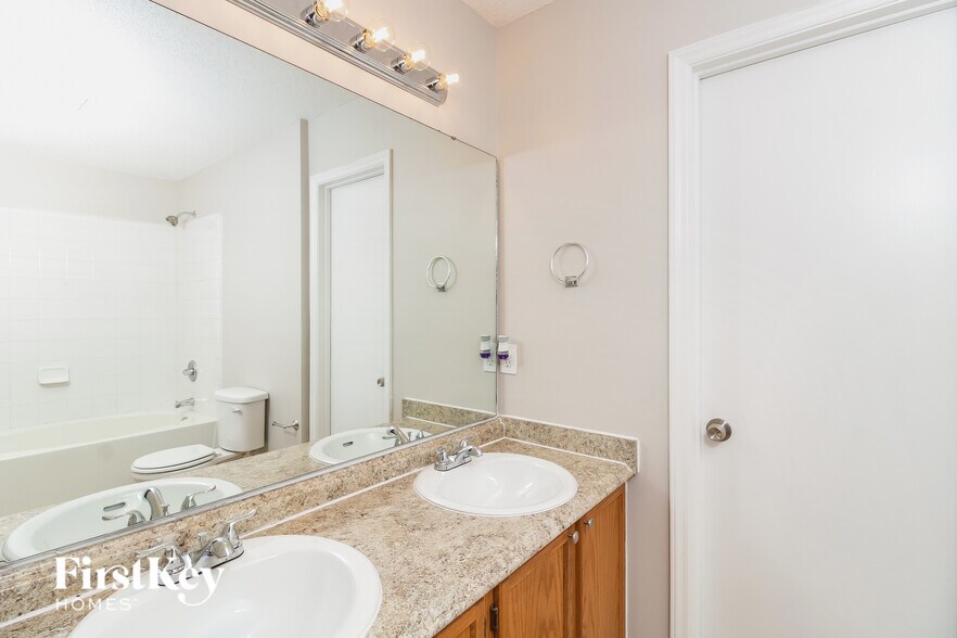 Building Photo - 4230 Fairwood Dr