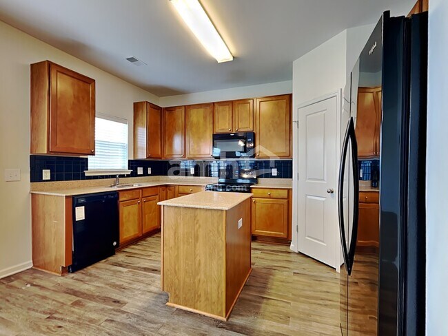 Building Photo - 407 Pine Hill Ln
