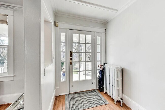 Building Photo - Palisades, NW Washington, DC - Beautiful 4...
