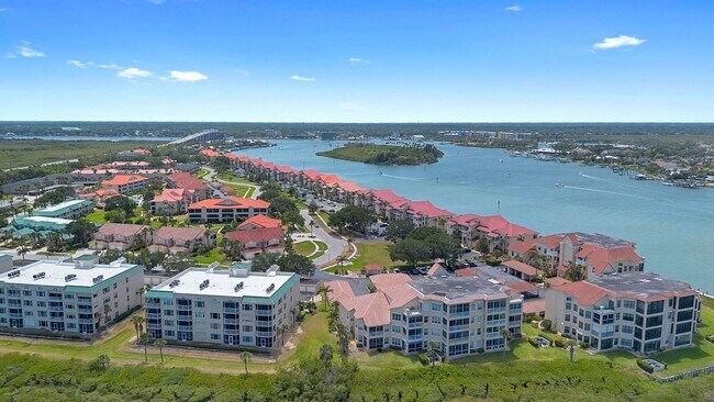 Building Photo - Beautiful Fully Furnished 3/2 Bouchelle Is...