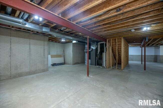 Building Photo - 5126 N Kickapoo-Edwards Rd