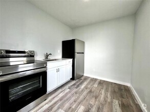 Building Photo - 2 bedroom in Hallandale FL 33009