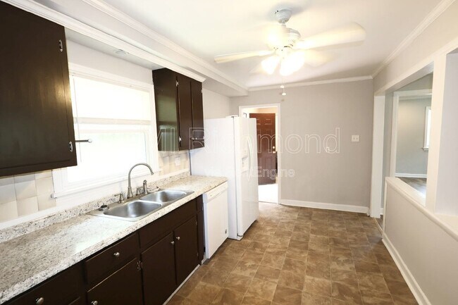 Building Photo - 5601 Eunice Dr