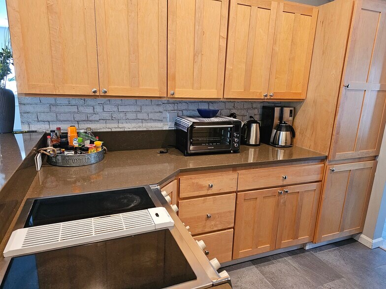 Building Photo - 13518 SW Hillshire Dr