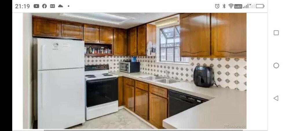 Building Photo - 2840 W 21st St