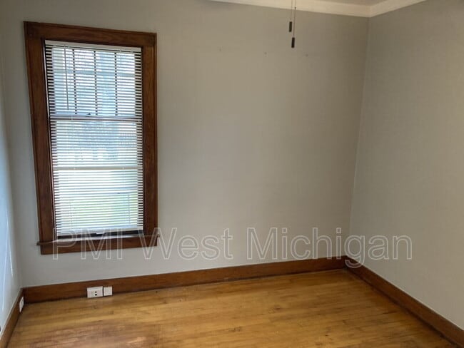 Building Photo - 1436 Matilda St NE