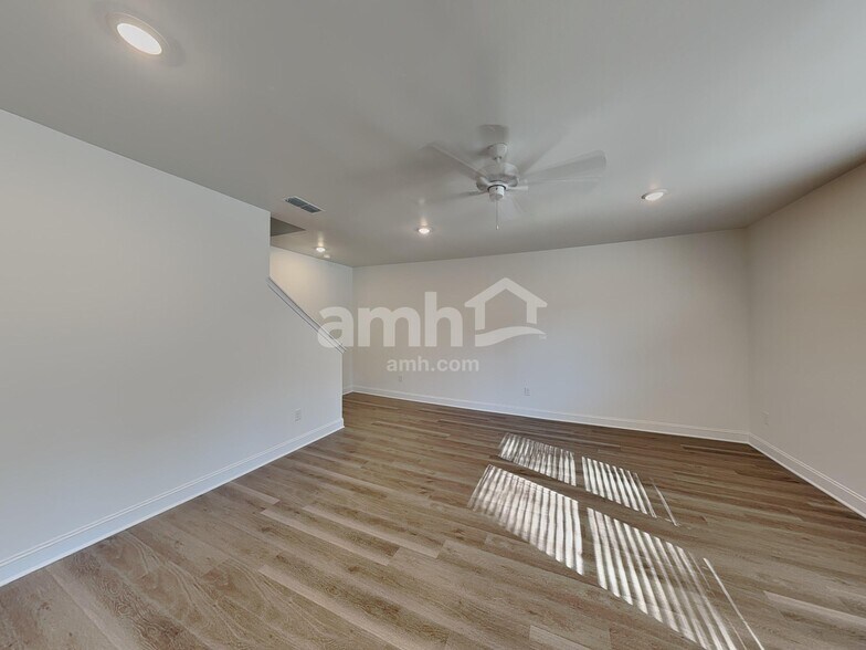 Building Photo - 1409 Aquamarine Dr