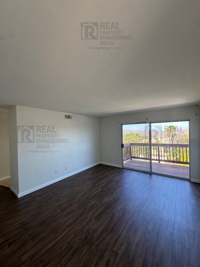 Building Photo - 23 Bella Donaci