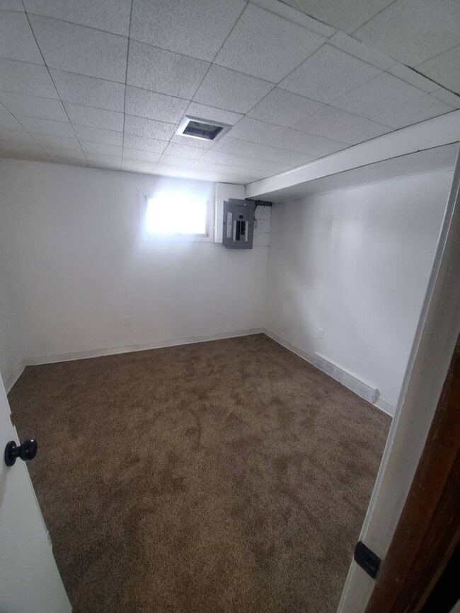 Building Photo - Charming 2-Bedroom Property in Prime Location