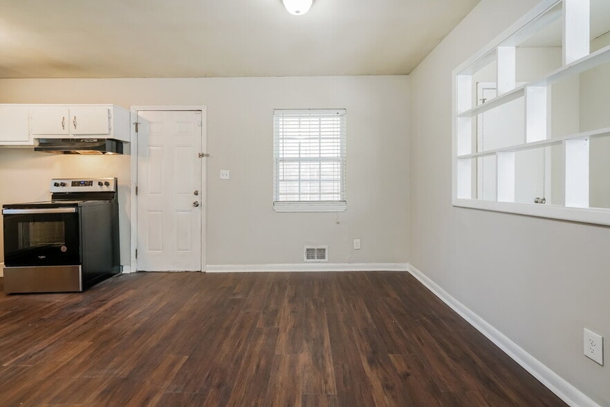 Building Photo - 640 Oakdale Dr