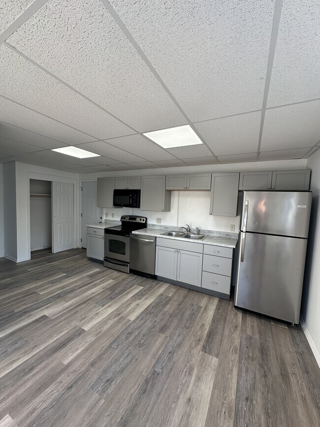 Building Photo - 113 E Middle St