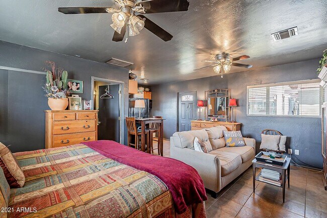 Building Photo - CUTE 2 Bedroom 1 Bath bungalow in Sunnyslope with full casita