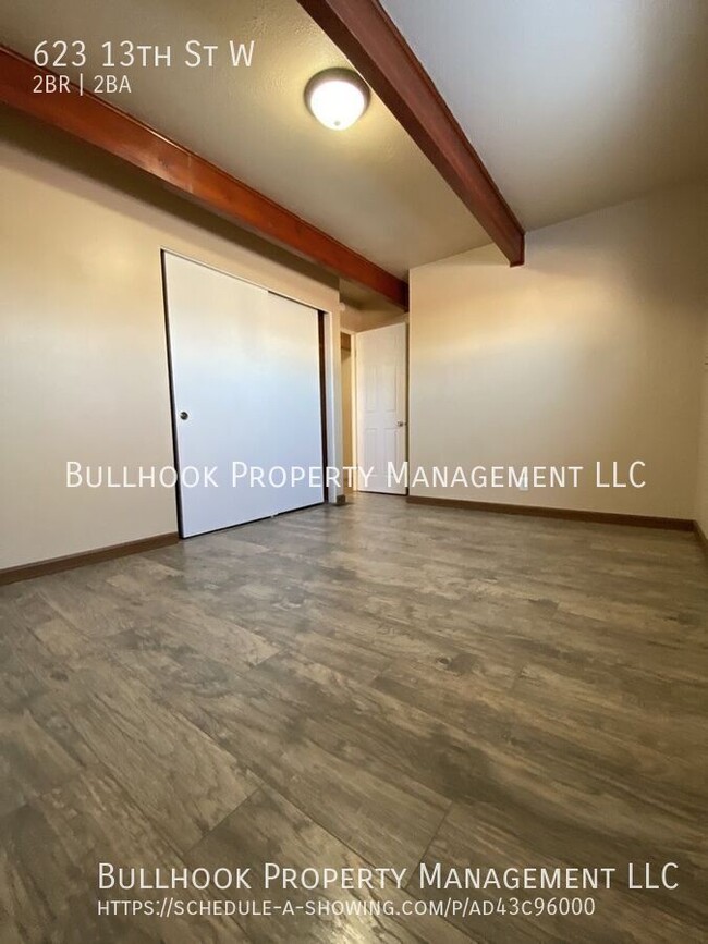 Building Photo - MOVE IN SPECIAL  - $300 off first full mon...