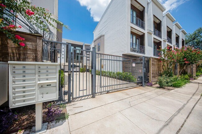 Building Photo - 1535 Birdsall St