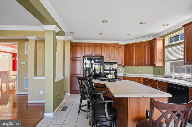 Building Photo - Spacious 4-Bedroom Home with Lake Views & Finished Basement