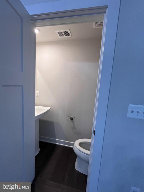 Building Photo - 42593 Burbank Terrace