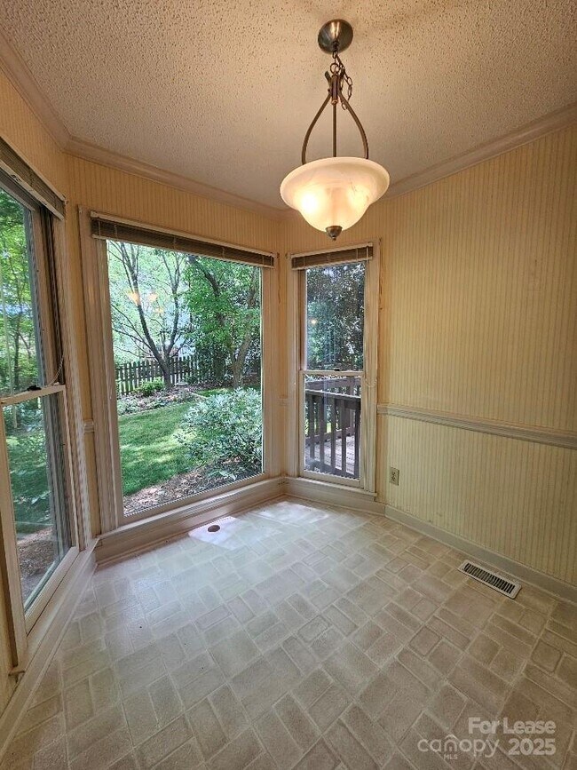 Building Photo - 4015 Brownes Ferry Rd