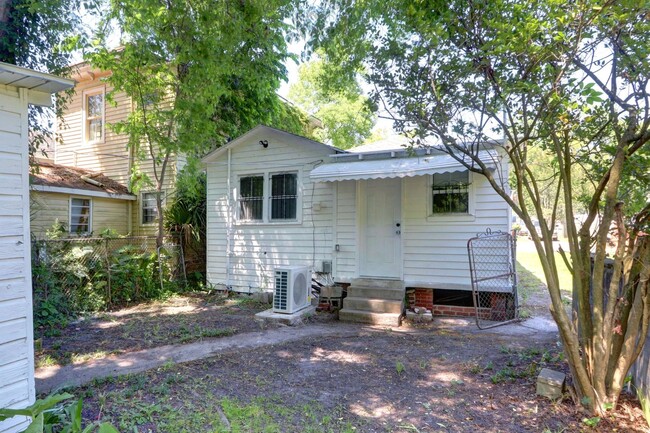 Building Photo - 3 BR + 1 BA Single Family