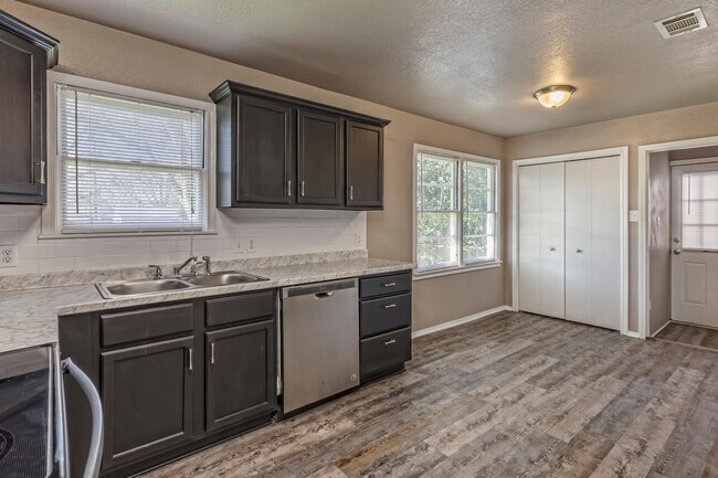 Building Photo - 1910 S 47th St