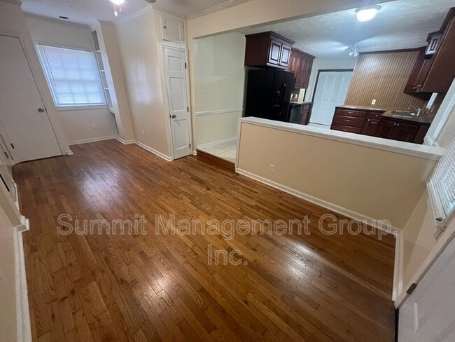 Building Photo - 916 Curry Cir SE