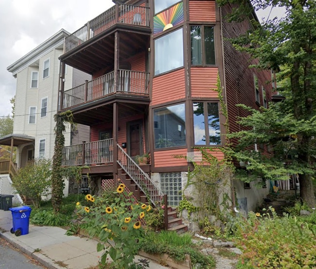 Building Photo - 53 Lawn St