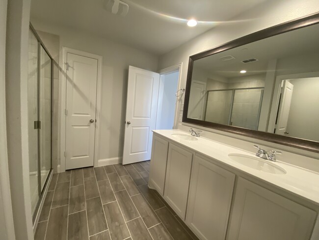 Master Bathroom - 5509 Crosby Dr