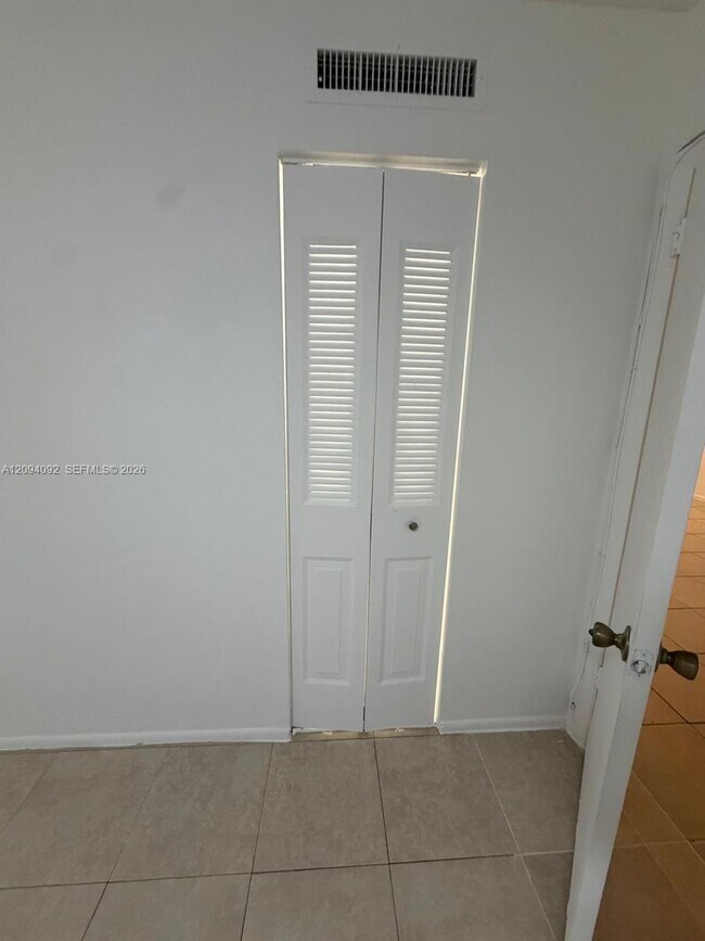 Building Photo - 7825 Fairview Dr