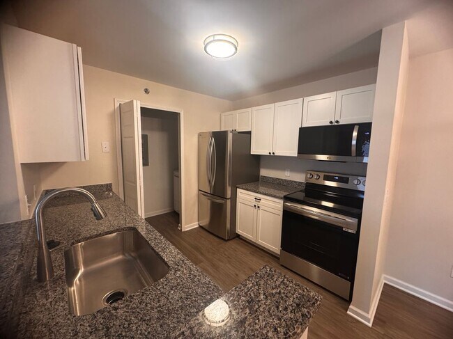 Building Photo - 14208 Pinehurst Ln