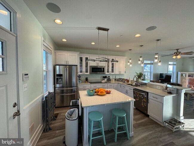 Building Photo - 8315 Bayside Rd