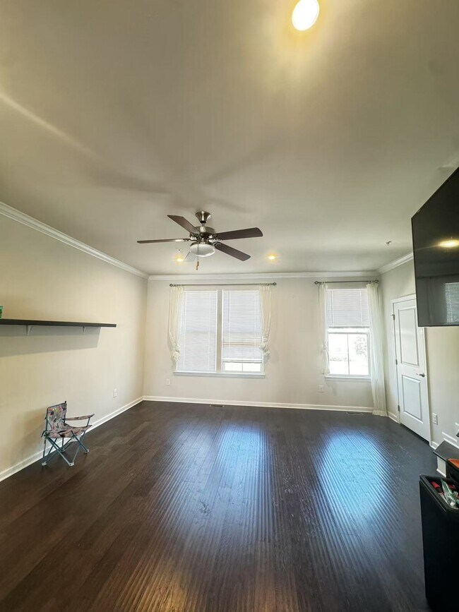 Building Photo - 510 Holywell Dr