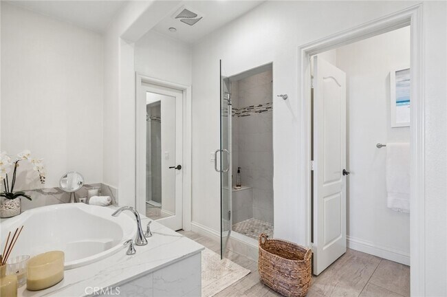 Building Photo - 30 Talmont