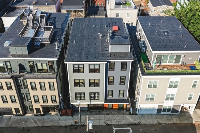 Building Photo - 201 W 8th St