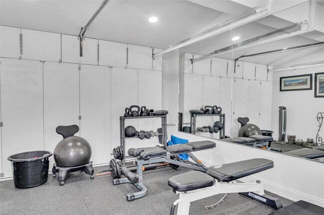 Building Photo - 1300 Mango Isle