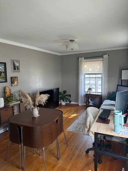 living area - 310 W Lakeside St