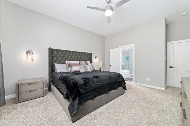 Building Photo - 10332 Rainbow Cove Ln