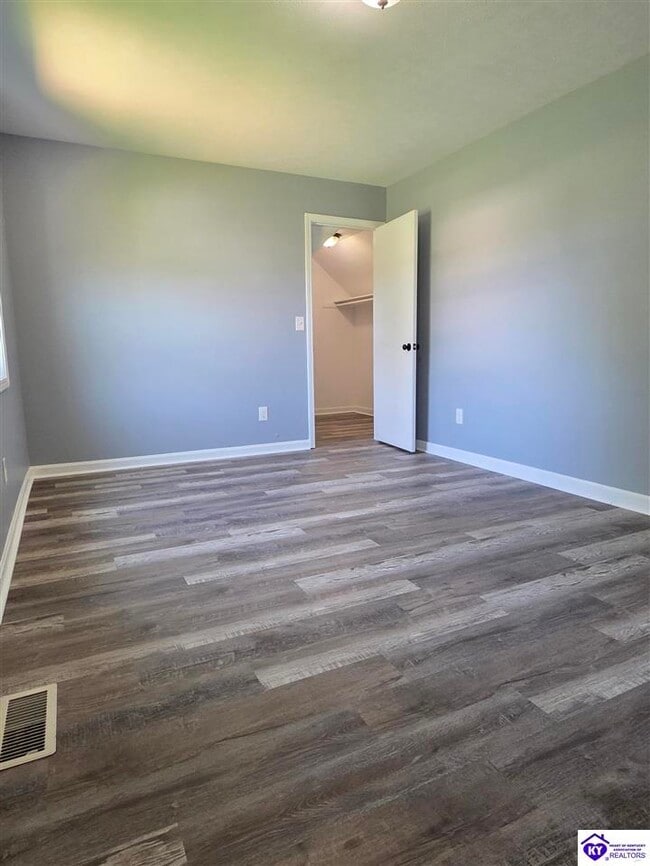 Building Photo - 888 N Woodland Dr