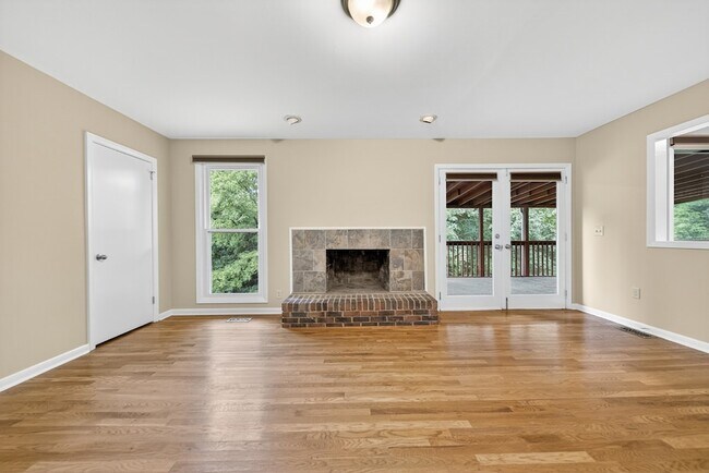 Building Photo - 121 Caldwell Dr